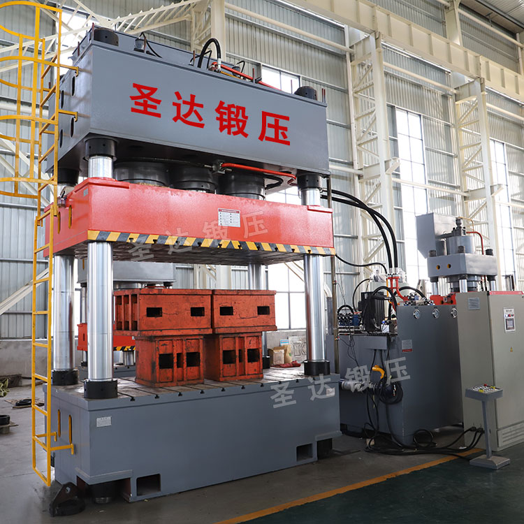 1200噸三梁四柱液壓機(jī) 1200噸三梁四柱液壓機(jī)