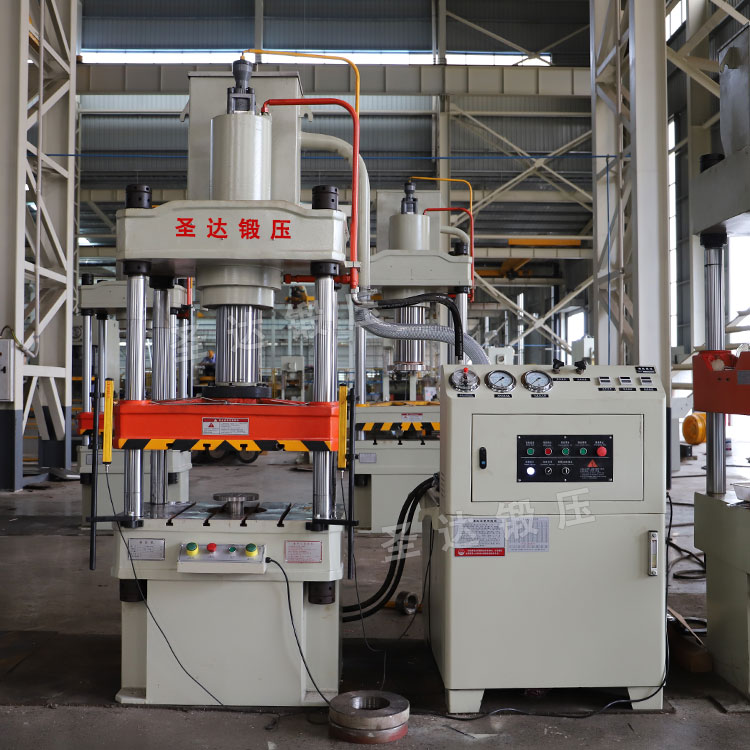 100噸三梁四柱液壓機(jī) 100噸三梁四柱液壓機(jī)