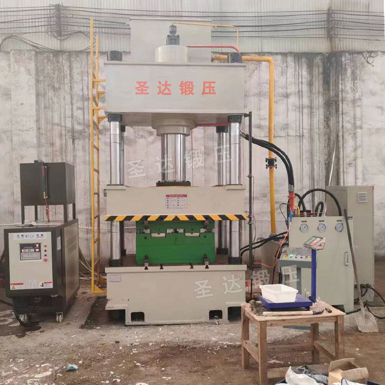 400噸石英石水槽成型液壓機(jī)現(xiàn)場(chǎng) 400噸石英石水槽成型液壓機(jī)現(xiàn)場(chǎng)