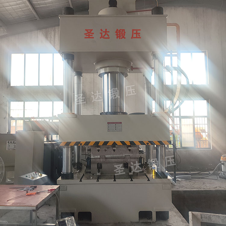 630噸石英石水槽成型液壓機(jī) 630噸石英石水槽成型液壓機(jī)