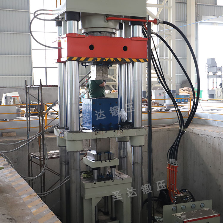 800噸四梁四柱液壓機車間調(diào)試 800噸四梁四柱液壓機車間調(diào)試