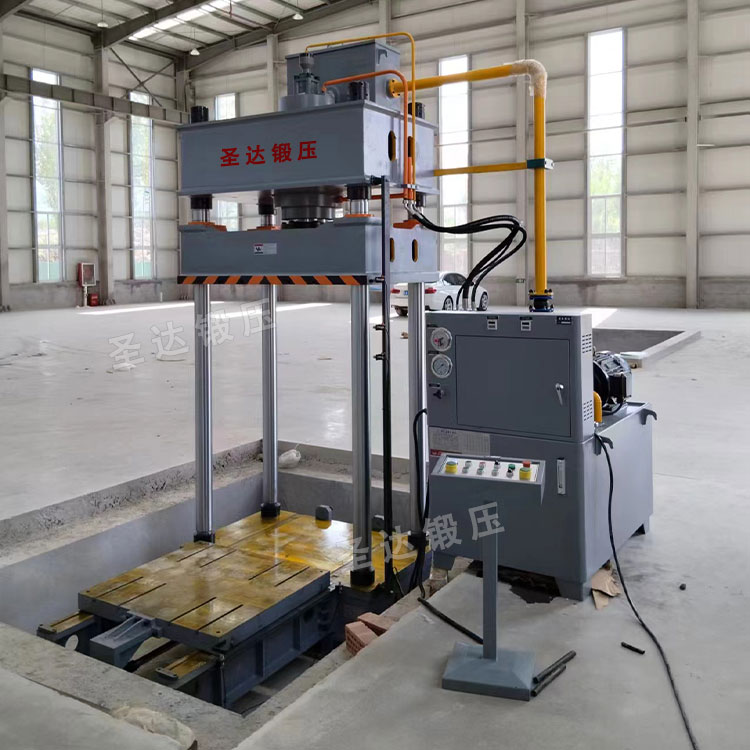 電機(jī)軸承壓裝液壓機(jī)安裝完成 電機(jī)軸承壓裝液壓機(jī)安裝完成