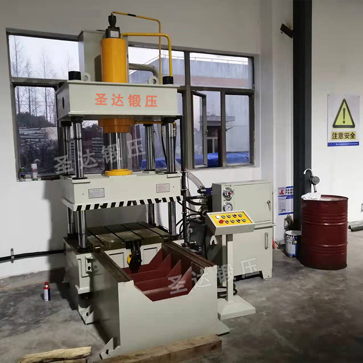 100噸移動(dòng)工作臺(tái)液壓機(jī) 100噸移動(dòng)工作臺(tái)液壓機(jī)